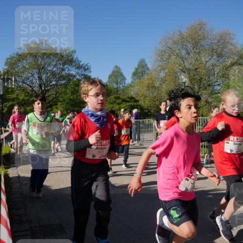 25.04.2025 - Das Zehntel Zöllner http://msf.ph/oto/7753890 26.04.2025 08:44:58 Laufen 1805, 1797 meine-sportfotos.de