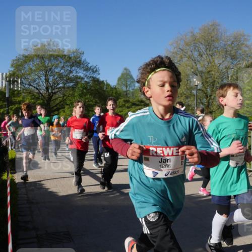 25.04.2025 - Das Zehntel Zöllner http://msf.ph/oto/7753980 26.04.2025 08:45:07 Laufen 1865, 1614, 1613 meine-sportfotos.de