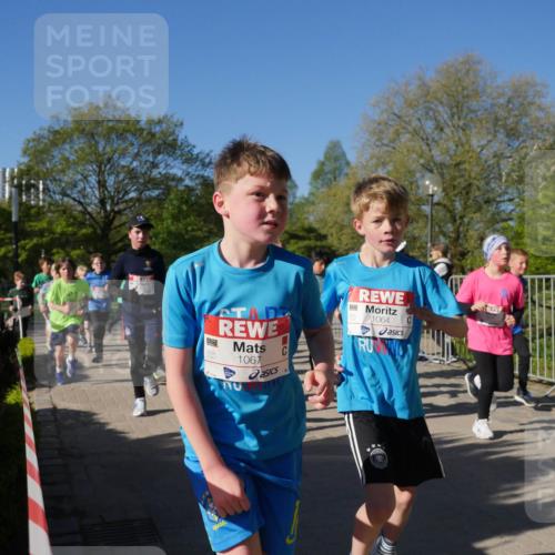 25.04.2025 - Das Zehntel Zöllner http://msf.ph/oto/7754072 26.04.2025 08:45:15 Laufen 1067, 1064 meine-sportfotos.de