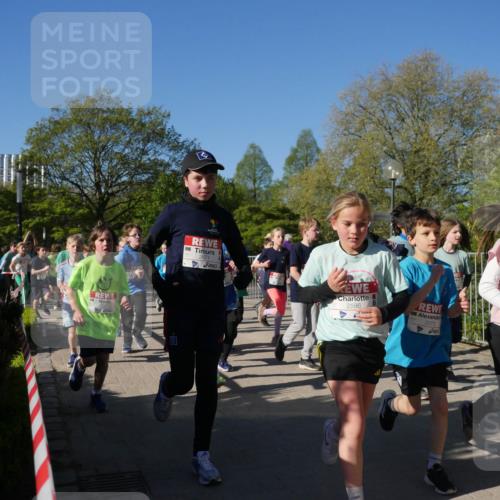 25.04.2025 - Das Zehntel Zöllner http://msf.ph/oto/7754083 26.04.2025 08:45:16 Laufen 2671, 2596, 2073, 2608 meine-sportfotos.de