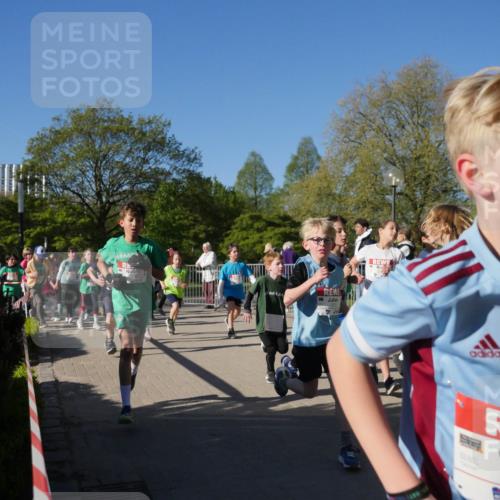 25.04.2025 - Das Zehntel Zöllner http://msf.ph/oto/7754104 26.04.2025 08:45:18 Laufen 3016 meine-sportfotos.de