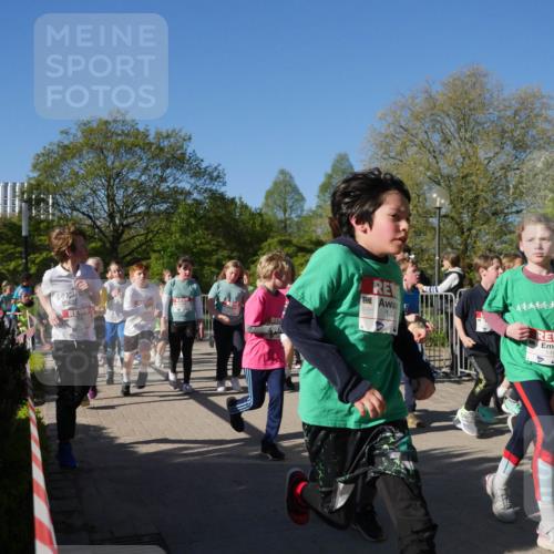 25.04.2025 - Das Zehntel Zöllner http://msf.ph/oto/7754146 26.04.2025 08:45:22 Laufen 14, 1468 meine-sportfotos.de