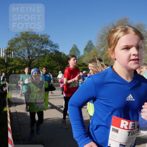 25.04.2025 - Das Zehntel Zöllner http://msf.ph/oto/7754177 26.04.2025 08:45:25 Laufen 3575, 296, 20, 2341, 234 meine-sportfotos.de