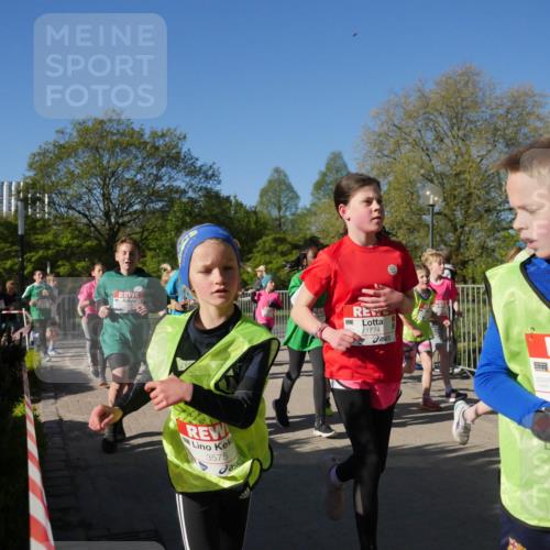25.04.2025 - Das Zehntel Zöllner http://msf.ph/oto/7754181 26.04.2025 08:45:25 Laufen 3575, 1774, 3562 meine-sportfotos.de