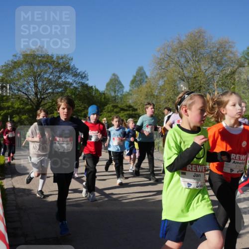 25.04.2025 - Das Zehntel Zöllner http://msf.ph/oto/7754365 26.04.2025 08:45:42 Laufen 1038, 3015, 3761 meine-sportfotos.de