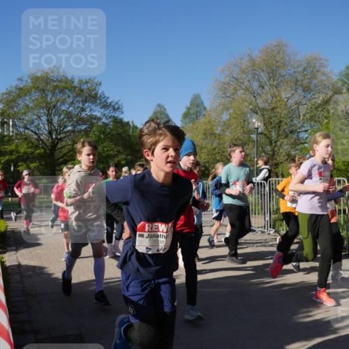 25.04.2025 - Das Zehntel Zöllner http://msf.ph/oto/7754370 26.04.2025 08:45:42 Laufen 1038 meine-sportfotos.de