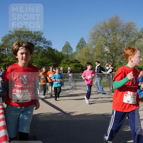 25.04.2025 - Das Zehntel Zöllner http://msf.ph/oto/7754418 26.04.2025 08:45:47 Laufen 3900, 3903 meine-sportfotos.de