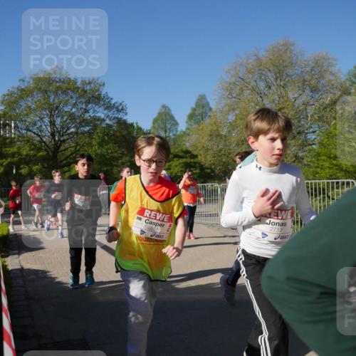 25.04.2025 - Das Zehntel Zöllner http://msf.ph/oto/7754504 26.04.2025 08:45:55 Laufen 3551, 2713 meine-sportfotos.de