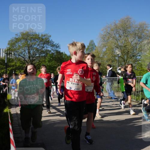 25.04.2025 - Das Zehntel Zöllner http://msf.ph/oto/7754650 26.04.2025 08:46:10 Laufen 44444444, 1460, 1199, 1200 meine-sportfotos.de