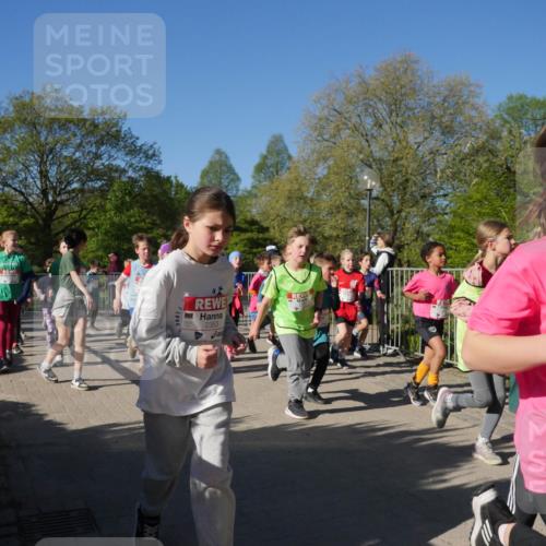 25.04.2025 - Das Zehntel Zöllner http://msf.ph/oto/7754842 26.04.2025 08:46:30 Laufen 2353, 3474, 3474 meine-sportfotos.de