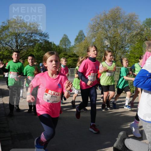 25.04.2025 - Das Zehntel Zöllner http://msf.ph/oto/7755056 26.04.2025 08:46:54 Laufen 3510, 8494 meine-sportfotos.de