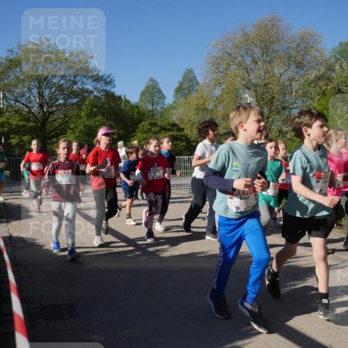 25.04.2025 - Das Zehntel Zöllner http://msf.ph/oto/7755248 26.04.2025 08:47:13 Laufen 2887 meine-sportfotos.de