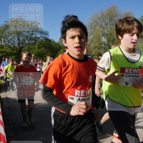 25.04.2025 - Das Zehntel Zöllner http://msf.ph/oto/7755345 26.04.2025 08:47:22 Laufen 3681, 3216 meine-sportfotos.de