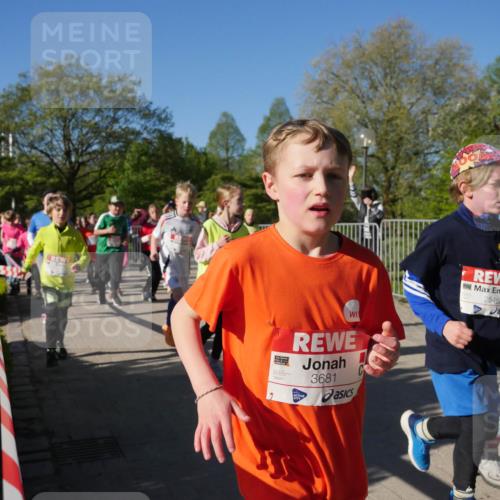 25.04.2025 - Das Zehntel Zöllner http://msf.ph/oto/7755351 26.04.2025 08:47:23 Laufen 3681, 3681, 2546 meine-sportfotos.de
