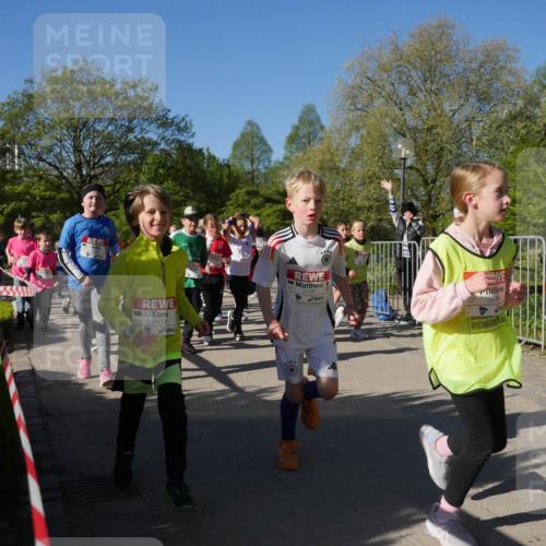 25.04.2025 - Das Zehntel Zöllner http://msf.ph/oto/7755362 26.04.2025 08:47:23 Laufen 2419, 2435, 3596 meine-sportfotos.de