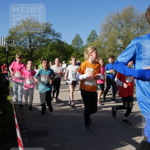 25.04.2025 - Das Zehntel Zöllner http://msf.ph/oto/7755388 26.04.2025 08:47:26 Laufen 1854, 3820 meine-sportfotos.de
