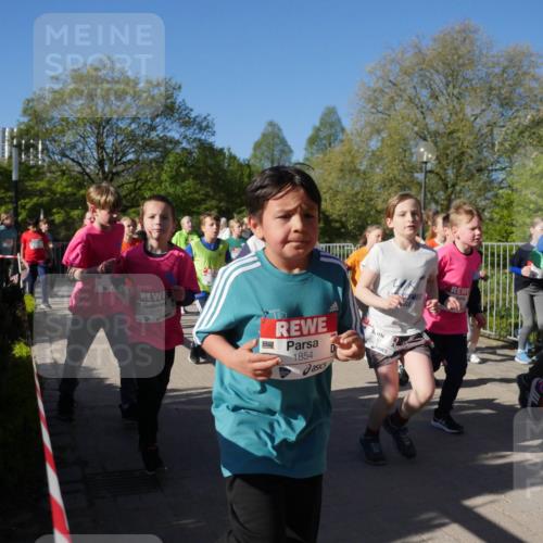 25.04.2025 - Das Zehntel Zöllner http://msf.ph/oto/7755397 26.04.2025 08:47:27 Laufen 3348, 1854, 2100 meine-sportfotos.de