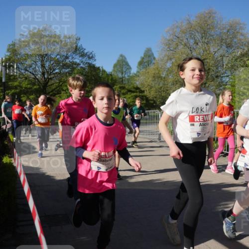 25.04.2025 - Das Zehntel Zöllner http://msf.ph/oto/7755402 26.04.2025 08:47:27 Laufen 3348, 2210, 2190, 3292 meine-sportfotos.de