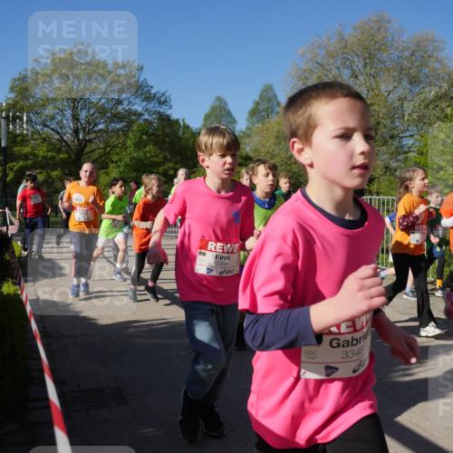25.04.2025 - Das Zehntel Zöllner http://msf.ph/oto/7755408 26.04.2025 08:47:28 Laufen 3358, 3348 meine-sportfotos.de