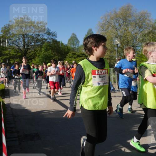 25.04.2025 - Das Zehntel Zöllner http://msf.ph/oto/7755519 26.04.2025 08:47:40 Laufen 3224 meine-sportfotos.de