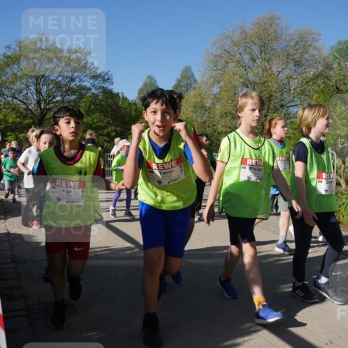 25.04.2025 - Das Zehntel Zöllner http://msf.ph/oto/7755631 26.04.2025 08:47:50 Laufen 3197, 3198, 1563 meine-sportfotos.de