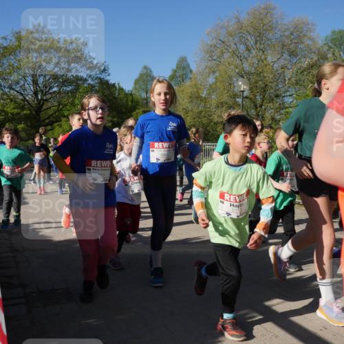 25.04.2025 - Das Zehntel Zöllner http://msf.ph/oto/7755714 26.04.2025 08:47:59 Laufen 3960, 1211, 1689, 2113 meine-sportfotos.de