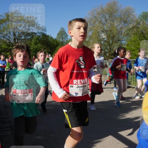 25.04.2025 - Das Zehntel Zöllner http://msf.ph/oto/7755727 26.04.2025 08:48:00 Laufen 1588, 3888 meine-sportfotos.de