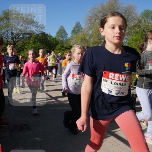 25.04.2025 - Das Zehntel Zöllner http://msf.ph/oto/7755890 26.04.2025 08:48:15 Laufen 2676, 2669, 2669 meine-sportfotos.de