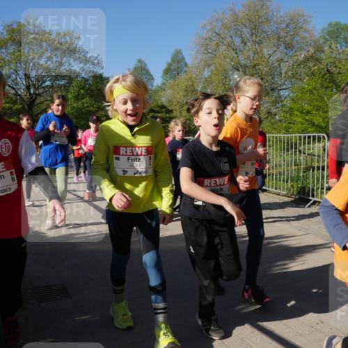 25.04.2025 - Das Zehntel Zöllner http://msf.ph/oto/7755914 26.04.2025 08:48:18 Laufen 3859, 3830, 3629 meine-sportfotos.de