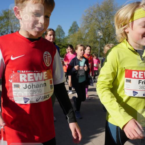 25.04.2025 - Das Zehntel Zöllner http://msf.ph/oto/7755924 26.04.2025 08:48:19 Laufen 3859, 3859, 3830, 3830 meine-sportfotos.de