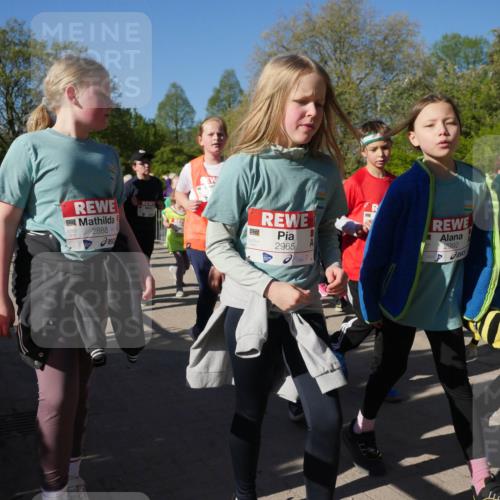 25.04.2025 - Das Zehntel Zöllner http://msf.ph/oto/7756366 26.04.2025 08:48:59 Laufen 2888, 2965, 2992, 1412 meine-sportfotos.de