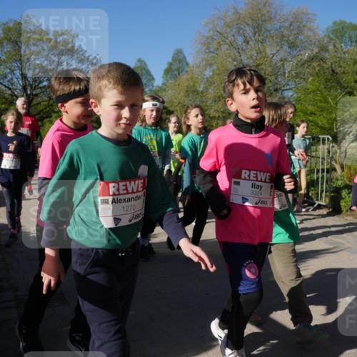25.04.2025 - Das Zehntel Zöllner http://msf.ph/oto/7756616 26.04.2025 08:49:21 Laufen 1270, 3324, 1302 meine-sportfotos.de