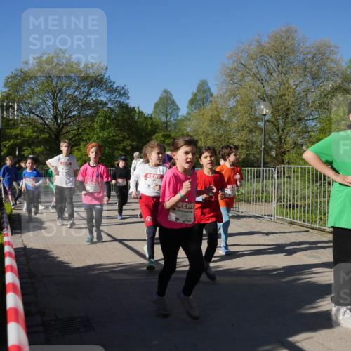 25.04.2025 - Das Zehntel Zöllner http://msf.ph/oto/7757352 26.04.2025 08:50:28 Laufen 3293, 1609 meine-sportfotos.de