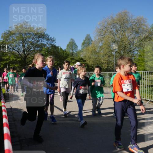 25.04.2025 - Das Zehntel Zöllner http://msf.ph/oto/7757408 26.04.2025 08:50:33 Laufen 3640 meine-sportfotos.de