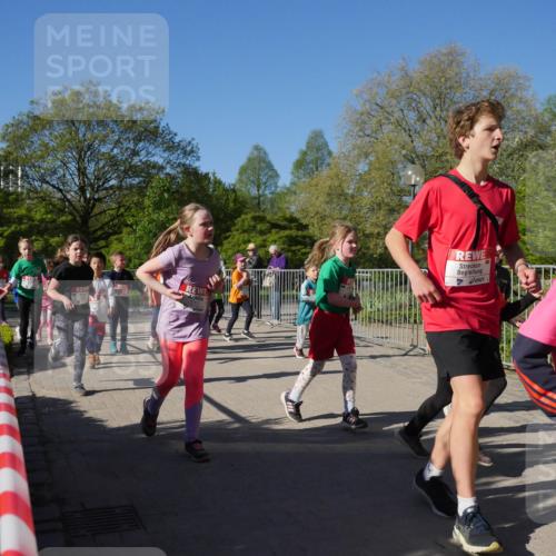 25.04.2025 - Das Zehntel Zöllner http://msf.ph/oto/7757539 26.04.2025 08:50:45 Laufen 32 meine-sportfotos.de