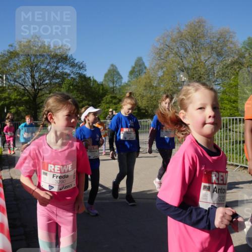 25.04.2025 - Das Zehntel Zöllner http://msf.ph/oto/7757587 26.04.2025 08:50:50 Laufen 3290, 1395, 3260, 326, 3778 meine-sportfotos.de
