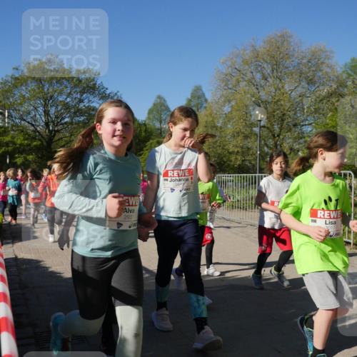 25.04.2025 - Das Zehntel Zöllner http://msf.ph/oto/7757707 26.04.2025 08:51:04 Laufen 2937, 2633, 3017 meine-sportfotos.de
