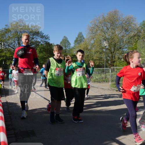 25.04.2025 - Das Zehntel Zöllner http://msf.ph/oto/7757839 26.04.2025 08:51:16 Laufen 1820 meine-sportfotos.de