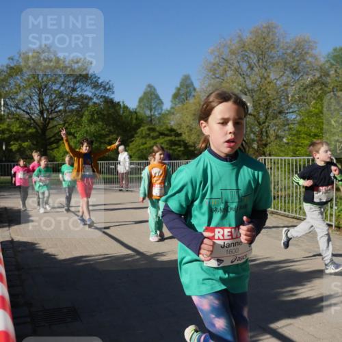 25.04.2025 - Das Zehntel Zöllner http://msf.ph/oto/7757887 26.04.2025 08:51:21 Laufen 1600 meine-sportfotos.de