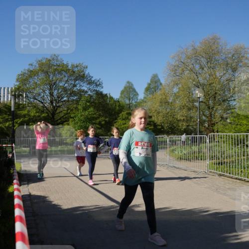 25.04.2025 - Das Zehntel Zöllner http://msf.ph/oto/7758382 26.04.2025 08:52:31 Laufen  meine-sportfotos.de