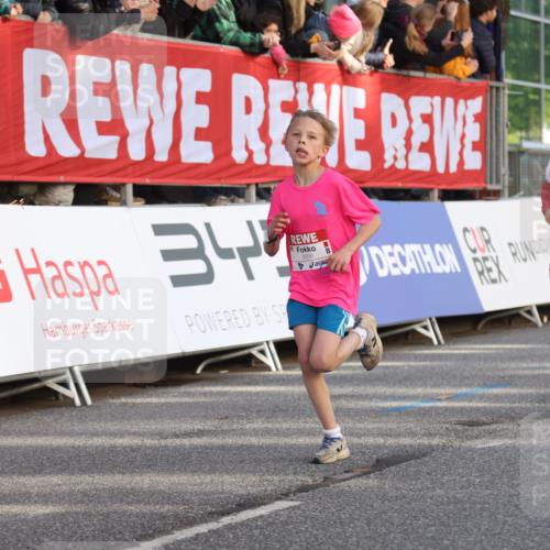 25.04.2025 - Das Zehntel Lena Gebhardt http://msf.ph/oto/7773368 26.04.2025 08:49:07 Ziel 1452, 1754, 1929, 2018, 2696, 3488, 3506, 3606, 3613, 3785, 3792 meine-sportfotos.de