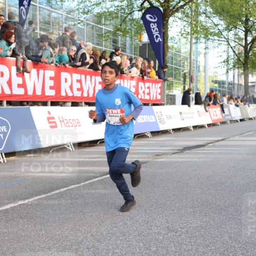 25.04.2025 - Das Zehntel Lena Gebhardt http://msf.ph/oto/7776585 26.04.2025 08:50:09 Ziel 1107, 1131, 1549, 1750, 2014, 2208, 2363, 2637, 2655, 2728, 2739, 3455, 3485, 3539 meine-sportfotos.de