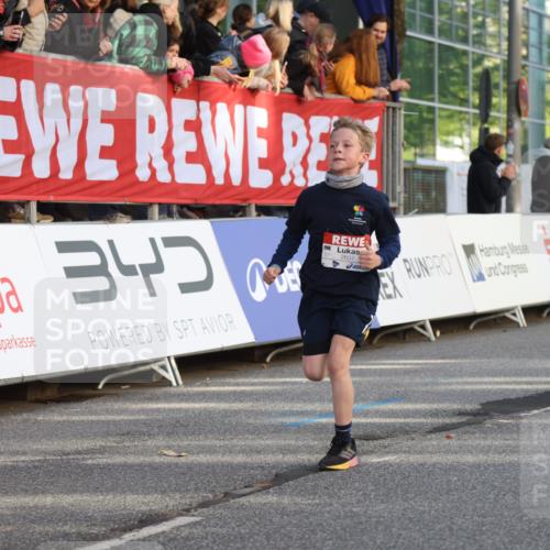 25.04.2025 - Das Zehntel Lena Gebhardt http://msf.ph/oto/7777361 26.04.2025 08:50:25 Ziel 1283, 1458, 1549, 1750, 2208, 2349, 2363, 2397, 2517, 2637, 2655, 2728, 2739, 2849, 2874, 3233, 3455, 3485, 3527, 3528, 3774, 3849 meine-sportfotos.de