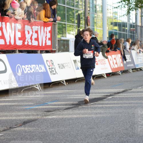 25.04.2025 - Das Zehntel Lena Gebhardt http://msf.ph/oto/7777427 26.04.2025 08:50:30 Ziel 1283, 1458, 1549, 1884, 2098, 2103, 2208, 2349, 2363, 2397, 2492, 2517, 2637, 2655, 2728, 2849, 2855, 2874, 3233, 3445, 3455, 3485, 3520, 3527, 3528, 3774, 3812, 3849, 3872 meine-sportfotos.de