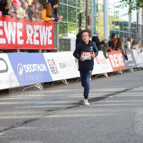 25.04.2025 - Das Zehntel Lena Gebhardt http://msf.ph/oto/7777439 26.04.2025 08:50:30 Ziel 1283, 1458, 1549, 1884, 2098, 2103, 2208, 2349, 2363, 2397, 2492, 2517, 2637, 2655, 2728, 2849, 2855, 2874, 3233, 3445, 3455, 3485, 3520, 3527, 3528, 3774, 3812, 3849, 3872 meine-sportfotos.de
