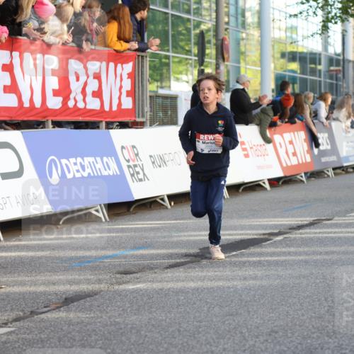 25.04.2025 - Das Zehntel Lena Gebhardt http://msf.ph/oto/7777450 26.04.2025 08:50:30 Ziel 1283, 1458, 1549, 1884, 2098, 2103, 2208, 2349, 2363, 2397, 2492, 2517, 2637, 2655, 2728, 2849, 2855, 2874, 3233, 3445, 3455, 3485, 3520, 3527, 3528, 3774, 3812, 3849, 3872 meine-sportfotos.de