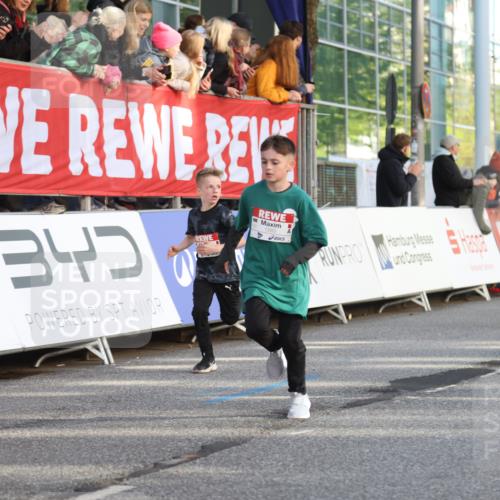 25.04.2025 - Das Zehntel Lena Gebhardt http://msf.ph/oto/7778476 26.04.2025 08:50:45 Ziel 1283, 1458, 1473, 1476, 1884, 2098, 2103, 2156, 2166, 2321, 2349, 2397, 2492, 2517, 2643, 2711, 2800, 2840, 2849, 2852, 2855, 2874, 2903, 2920, 2935, 3210, 3214, 3233, 3445, 3520, 3527, 3528, 3774, 3812, 3849, 3872 meine-sportfotos.de