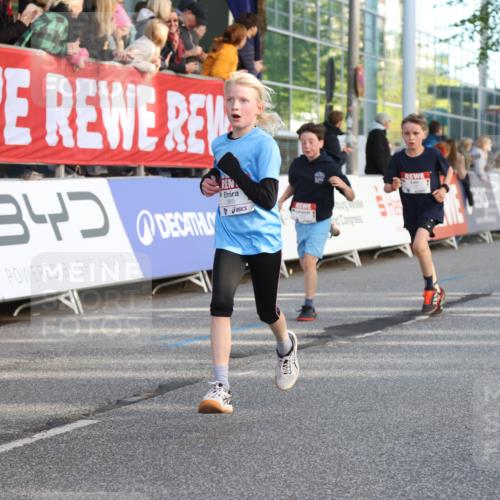 25.04.2025 - Das Zehntel Lena Gebhardt http://msf.ph/oto/7780091 26.04.2025 08:51:20 Ziel 1080, 1087, 1114, 1484, 1488, 1748, 1757, 1781, 1787, 1922, 2309, 2321, 2325, 2356, 2392, 2474, 2667, 2672, 2709, 2711, 2718, 2731, 2734, 2778, 2795, 2827, 2832, 2840, 2914, 2919, 3040, 3097, 3099, 3188, 3231, 3415, 3710, 3782, 3808, 3865 meine-sportfotos.de