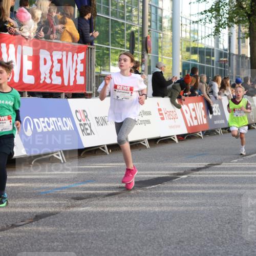 25.04.2025 - Das Zehntel Lena Gebhardt http://msf.ph/oto/7781170 26.04.2025 08:51:43 Ziel 1112, 1113, 1171, 1177, 1488, 1546, 1621, 1757, 1781, 1788, 1922, 1943, 2010, 2213, 2309, 2348, 2481, 2505, 2621, 2644, 2667, 2672, 2684, 2700, 2779, 2848, 2853, 2907, 2914, 2919, 2960, 2975, 3049, 3066, 3097, 3099, 3188, 3415, 3486, 3538, 3710, 3720, 3808, 3856, 3873, 3877 meine-sportfotos.de