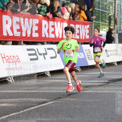 25.04.2025 - Das Zehntel Lena Gebhardt http://msf.ph/oto/7781301 26.04.2025 08:51:46 Ziel 1112, 1113, 1171, 1177, 1488, 1546, 1621, 1757, 1788, 1943, 2010, 2213, 2309, 2348, 2481, 2505, 2621, 2644, 2684, 2700, 2779, 2848, 2853, 2907, 2914, 2919, 2960, 2975, 3049, 3066, 3097, 3099, 3188, 3404, 3415, 3486, 3538, 3720, 3808, 3856, 3873, 3877 meine-sportfotos.de